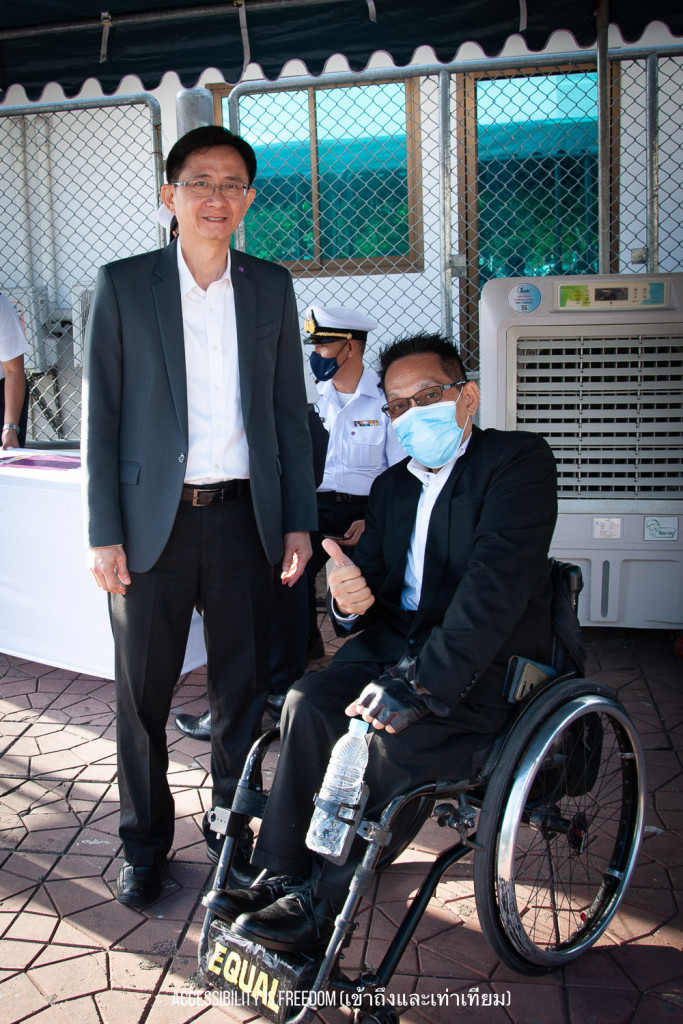 ภาพ พี่ซาบะถ่ายกับท่านรองสำนักการโยธา