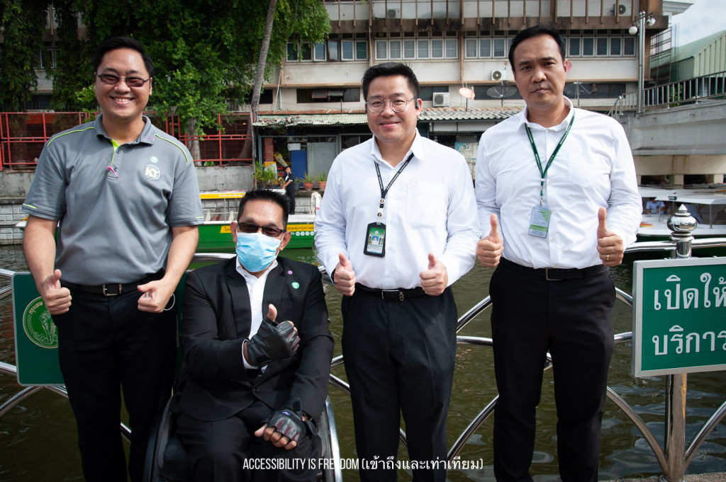 ภาพ พี่ซาบะถ่ายกับกรุงเทพธนาคมและสจส
