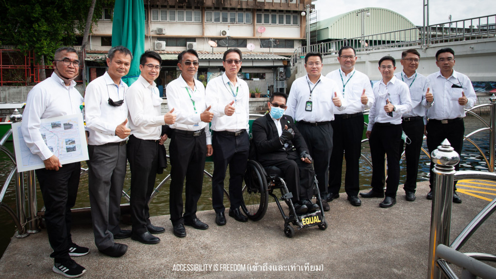 ภาพ พี่ซาบะถ่ายกับว่าทีม สจส
