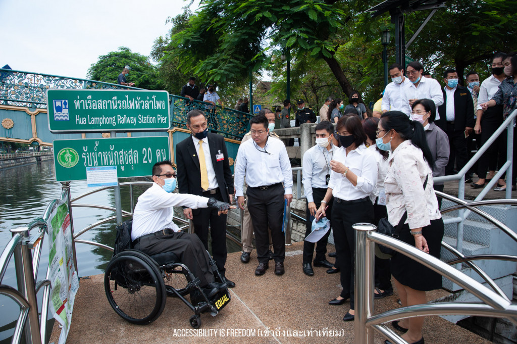 ภาพ พี่ซาบะกำลังอธิบายจุดทำทางลาด