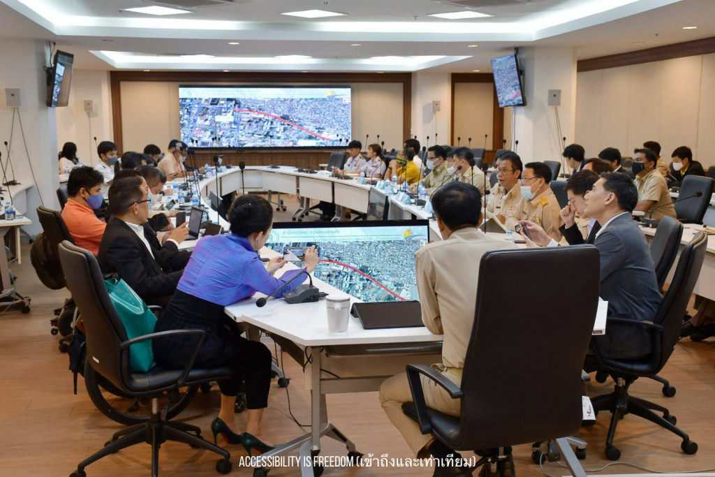 ภาพ คณะกำลังประชุม