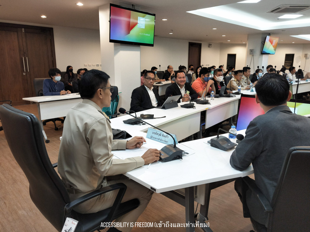 ภาพ คณะกำลังประชุม