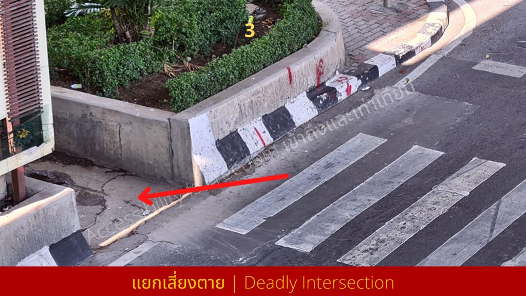 ภาพ ทางม้าลายข้ามแยก และทางเดินที่ไม่ตรงกัน