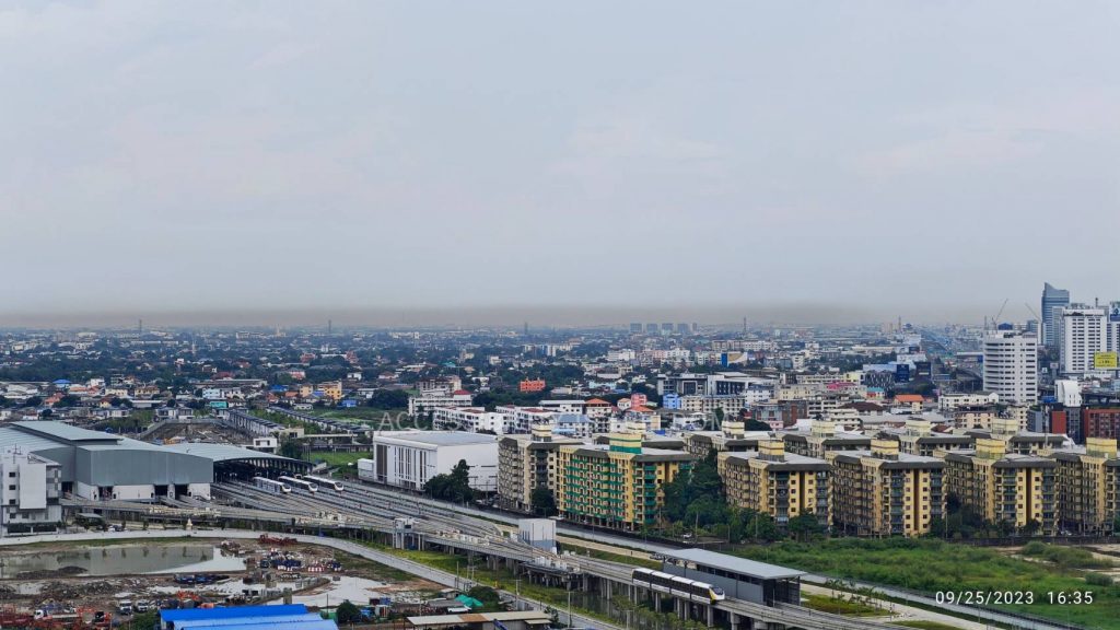 ภาพ สภาพอากาศเหนืออาคารที่อยู่อาศัยบริเวรขอบๆ เมือง